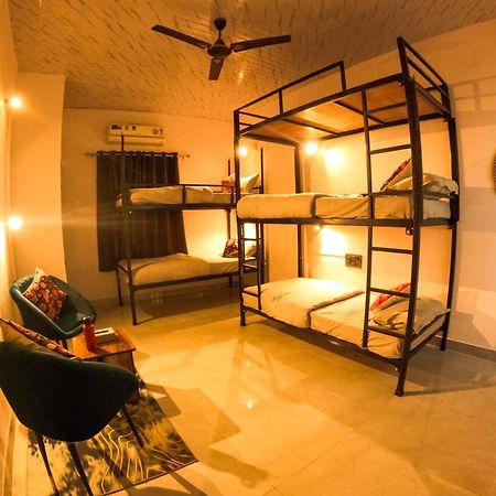 ホテル Funky Backpackers ウダイプル エクステリア 写真